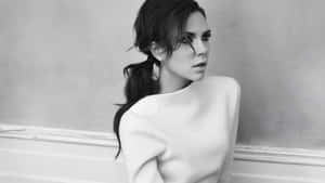 Victoria Beckham Elegant Black And White Wallpaper