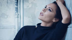 Victoria Beckham Stylish Portrait Wallpaper