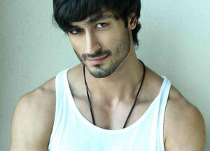 Vidyut Jamwal White Sleeveless Shirt Wallpaper