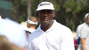 Vijay Singh In Classic White Golf Outfit Wallpaper