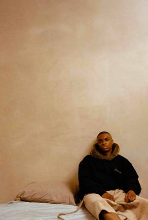 Vince Staples Black Hoodie Wallpaper