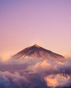 Vintage Aesthetic Clouds Mountain Wallpaper