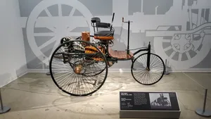 Vintage Automobile Exhibit Petersen Museum Wallpaper