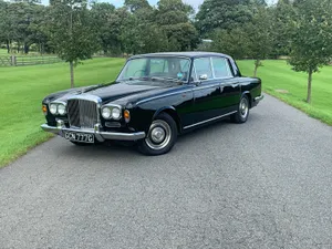 Vintage Bentley T1 In Red Wallpaper