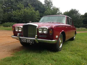 Vintage Bentley T1 Luxury Vehicle Wallpaper