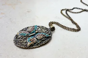 Vintage Butterfly Pendant Necklace Wallpaper