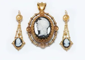 Vintage Cameo Jewelry Set Wallpaper