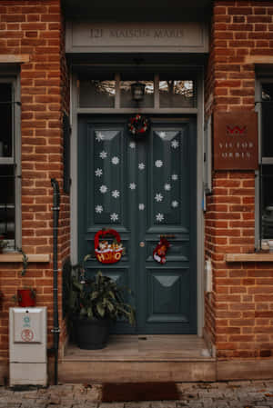 Vintage Christmas Doorway Decor Wallpaper