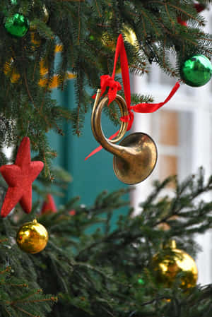 Vintage Christmas Horn Ornament Wallpaper