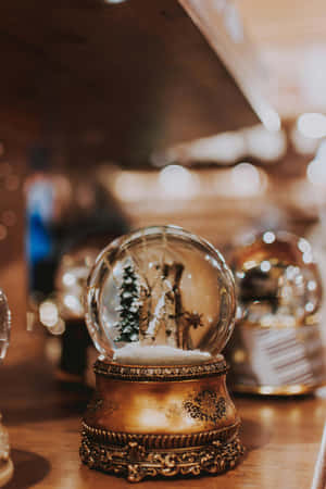 Vintage Christmas Snow Globe Wallpaper