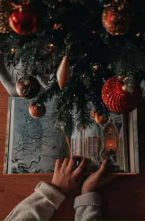 Vintage Christmas Treeand Storybook Wallpaper