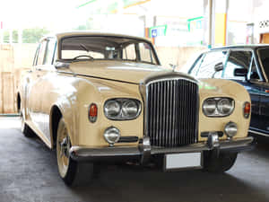 Vintage Elegance: The Bentley S3 In Pristine Condition Wallpaper