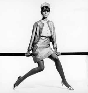 Vintage Fashion Model Pose Wallpaper