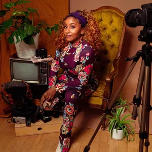 Vintage Inspired Photoshootwith Floral Jumpsuit Wallpaper