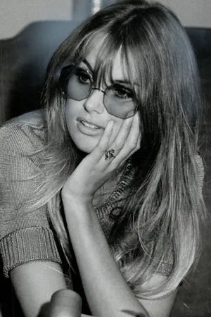 Vintage Jean Shrimpton Black And White Photo Wallpaper