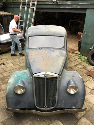 Vintage Lancia Aprilia Restoration Wallpaper