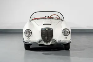 Vintage Lancia Aurelia Front View Wallpaper