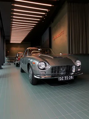 Vintage Lancia Flaminia G T Coupe Showroom Wallpaper