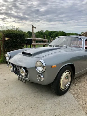 Vintage Lancia Flaminia G T Wallpaper