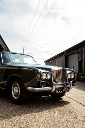 Vintage Luxury - Classic Bentley T1 Wallpaper