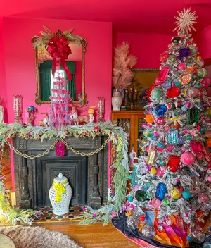 Vintage Pink Christmas Decor Wallpaper