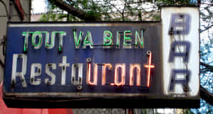 Vintage Tout Va Bien Restaurant Neon Sign Wallpaper