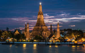 Visit Wat Arun At Night Wallpaper