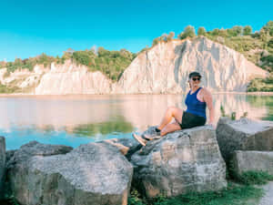 Visitor_at_ Scarborough_ Bluffs_ Lakeside_ Cliffs Wallpaper