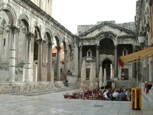 Visitors Enjoying A Leisurely Afternoon In Diocletian's Palace Wallpaper