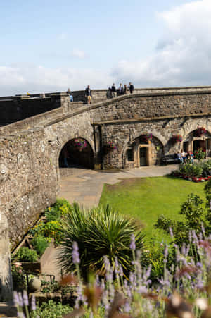 Visitors Walking To Sterling Castle Wallpaper