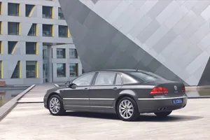 Volkswagen Phaeton Modern Architecture Backdrop Wallpaper