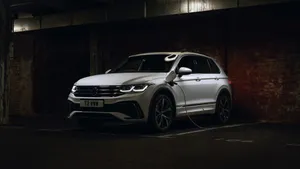 Volkswagen Tiguan Parkedin Dark Garage Wallpaper