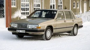 Volvo Iphone Car In Snow Wallpaper