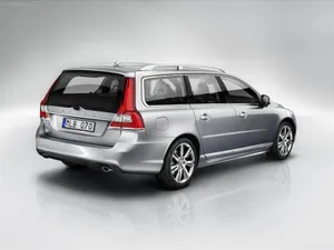 Volvo V70 - The Swedish Luxury Family Estate Wallpaper