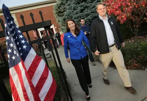 Walking Alison Lundergan Grimes Wallpaper