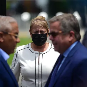 Wanda Vázquez Garced In Black Facemask Wallpaper