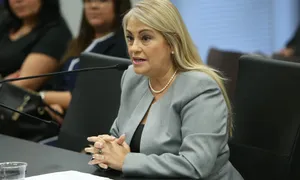 Wanda Vázquez Garced In Grey Suit Wallpaper