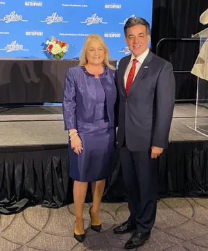 Wanda Vázquez Garced With Hector Baretto Wallpaper