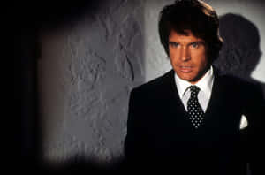 Warren Beatty Posing During A Photoshoot Wallpaper