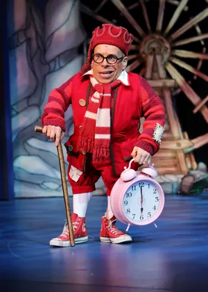 Warwick Davis - A Celebrated Actor Wallpaper