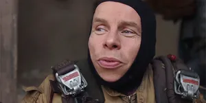 Warwick Davis Posing For A Professional Photoshoot Wallpaper