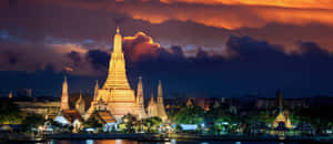 Wat Arun At Night Wallpaper