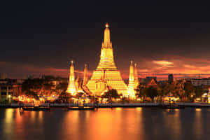 Wat Arun With Dark Sky Wallpaper