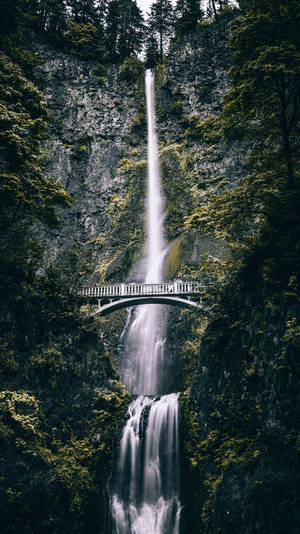 Waterfall Iphone Se 2020 Wallpaper