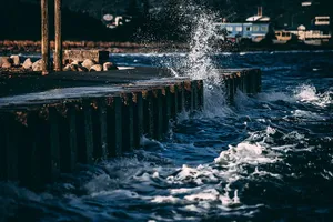 Waves Crashingon Pierat Dusk Wallpaper