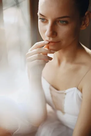 Wedding Girl Intrigued Wallpaper