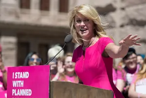 Wendy Davis Delivering Powerful Speech On Women's Rights Wallpaper