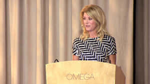 Wendy Davis Delivering Speech At Women's Leadership Center Wallpaper