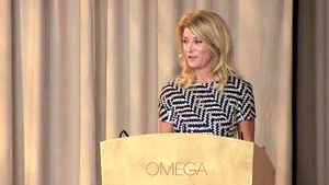 Wendy Davis Delivering Speech At Women's Leadership Center Wallpaper