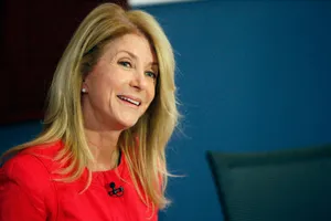Wendy Davis Donning A Red Dress Wallpaper